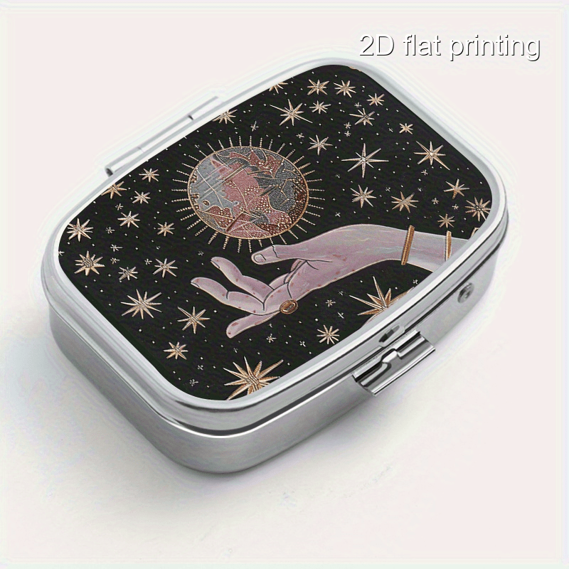 Accessories Travel Jewelry Box - Una scatola quadrata in metallo con